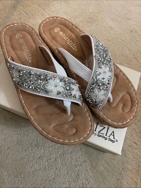 nib Patrizia sandal, beaded thong wedge